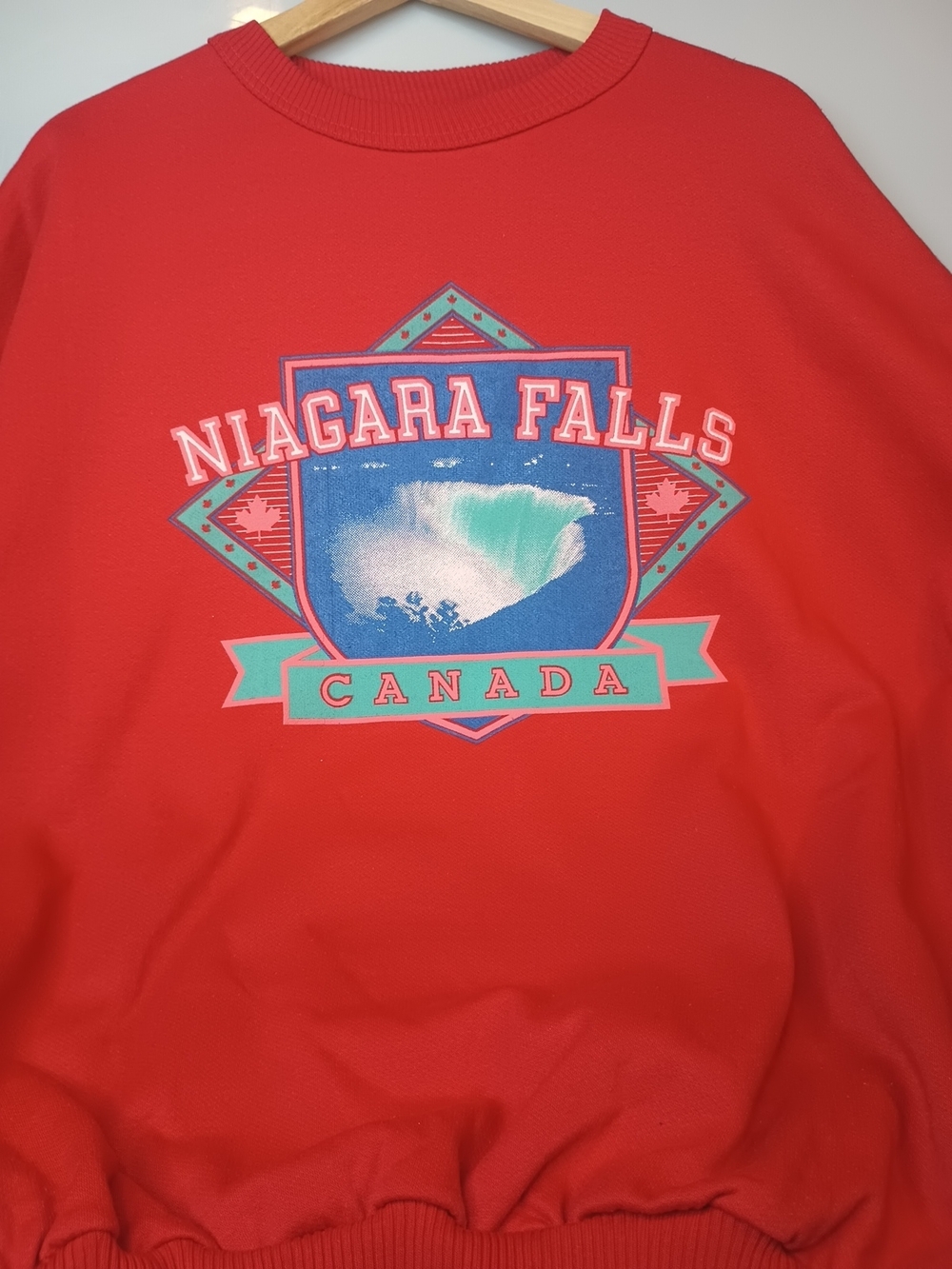 Vintage Niagara Falls Canada Red Graphic Sweatshirt